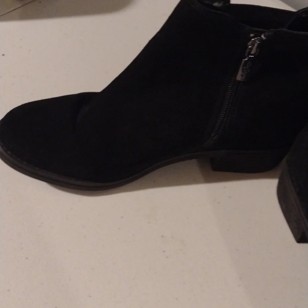 AQUA College Womens Lori Suede Ankle Bootie  8